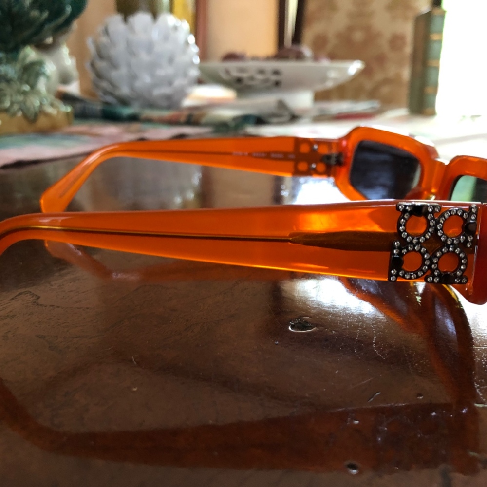 Salvatore Ferragamo Sunglasses and Case 2036-B - Picture 6 of 11